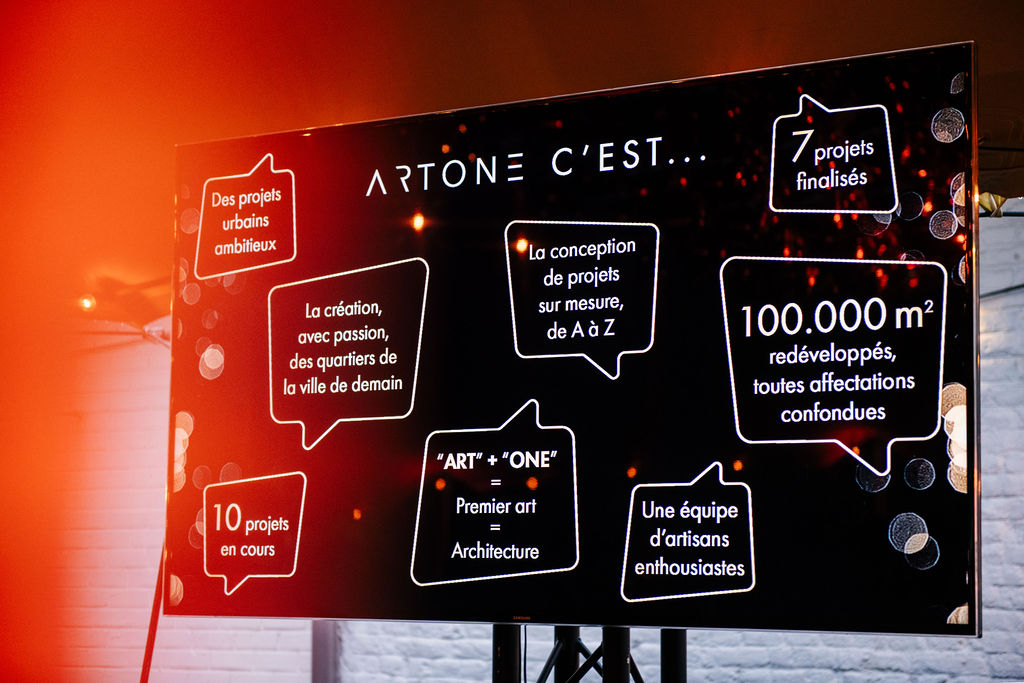 Panneau avec des informations sur Artone lors de la soirée des 10 ans